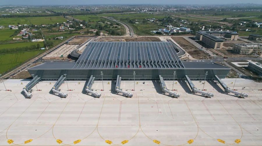 空气能+太阳能护航世界级机场群！太阳雨多能互补热水铸就绿色之翼！